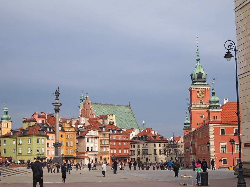 Pranie dywanów i wykładzin. Warto porównywać ceny